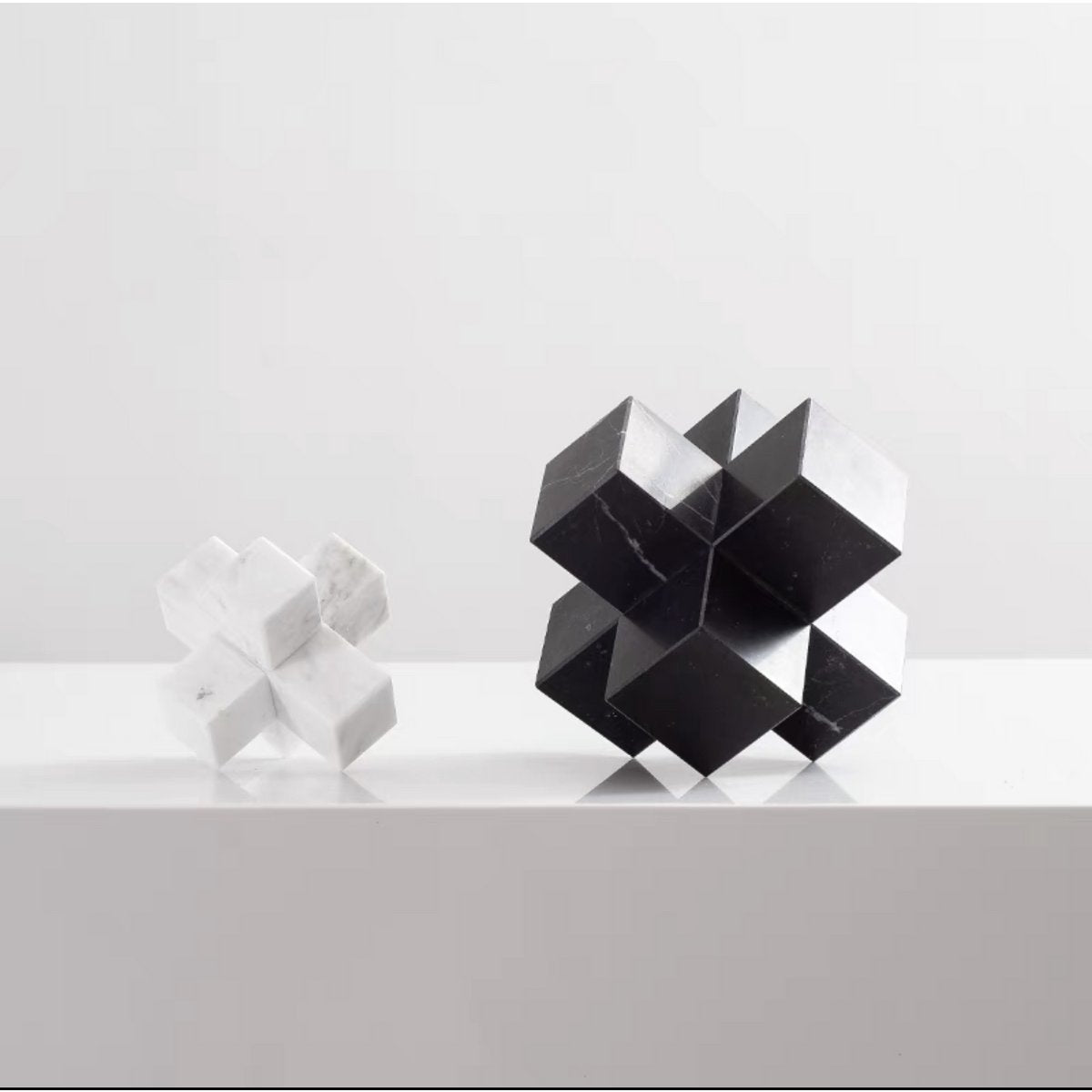 Marmeren kruis Lux zwart - 9 cm