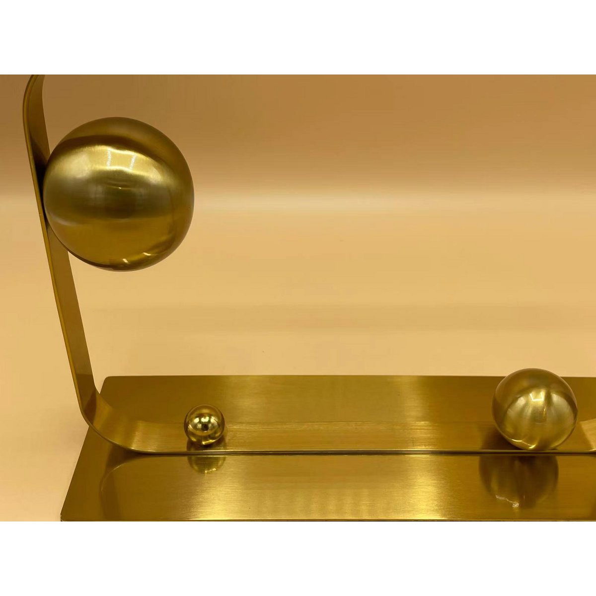 Legering sculptuur Een goud - 28,5 x 10 x 19 cm