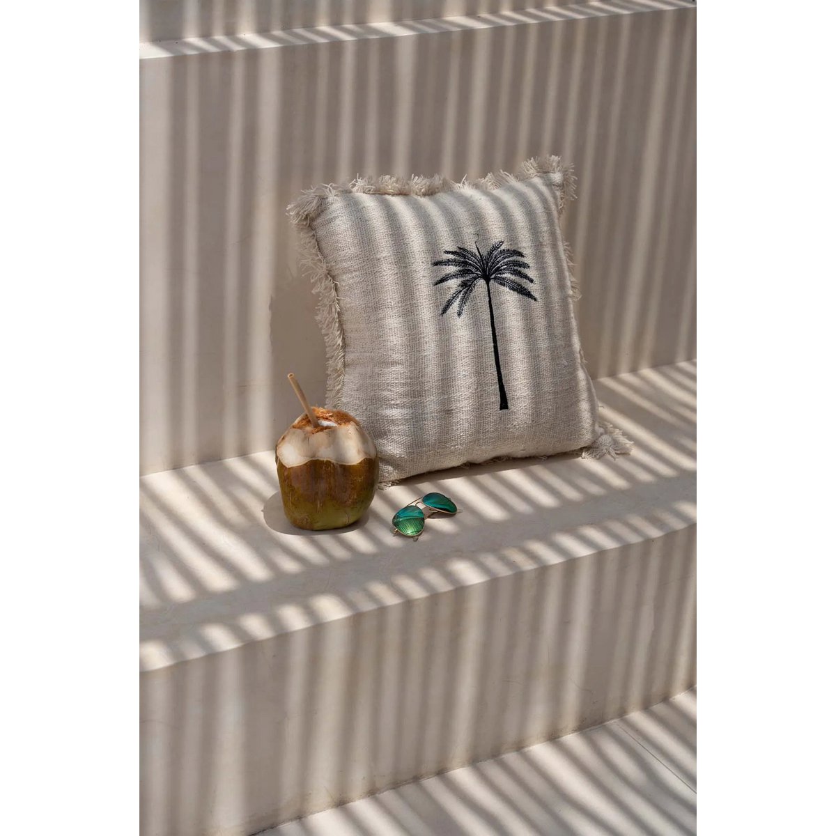 Kussenhoes Gili palm natuurlijk zwart