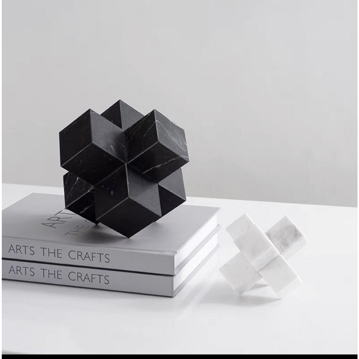 Marmeren kruis Groot zwart - 15 cm