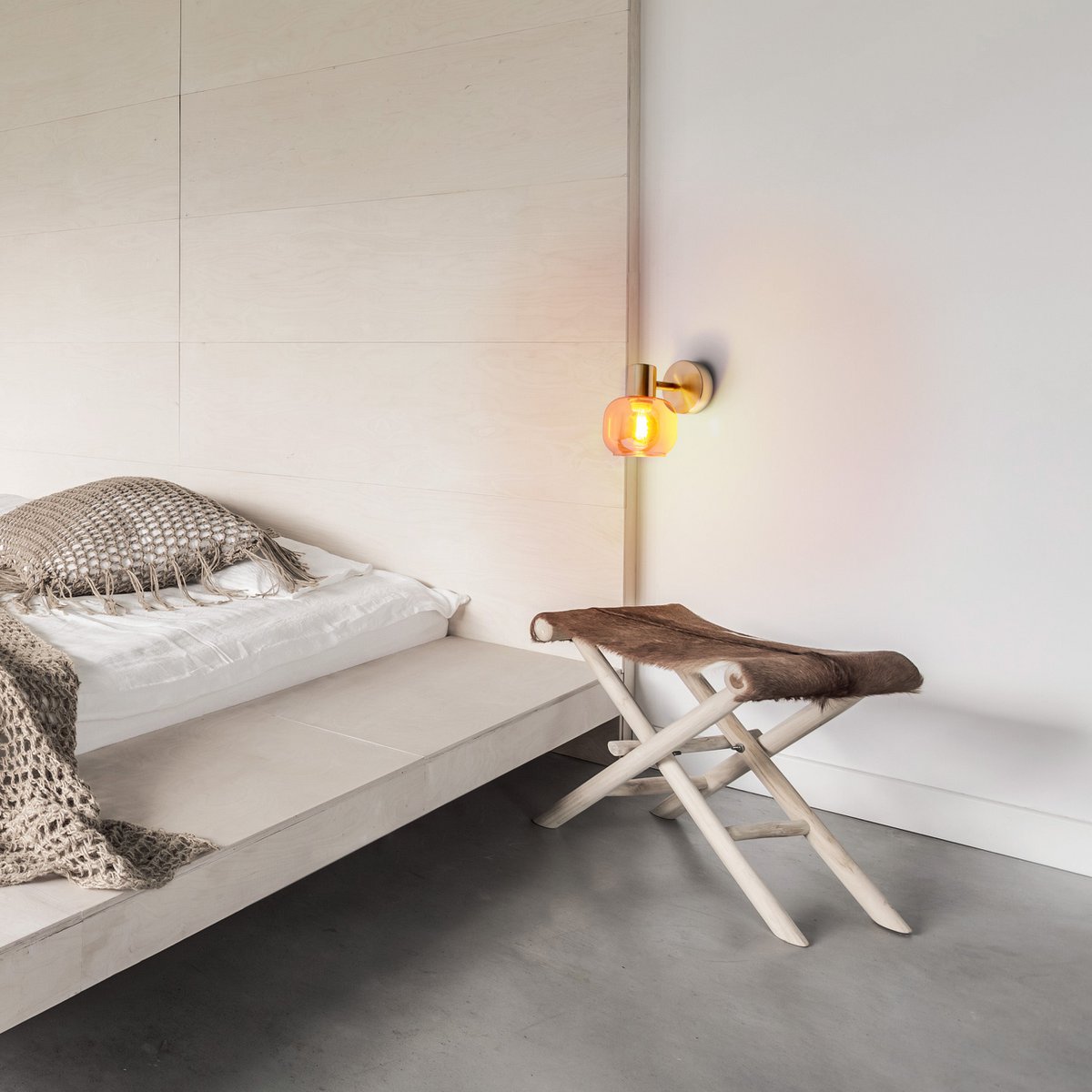 Glazen wandvlek "Libby", klassieke wandlamp gemaakt van messing gekleurd metaal en getinte glas in barnsteen, met E14 - aansluiting, voor eetkamer, woonkamer, gang of kantoor, 16 cm - OutHome