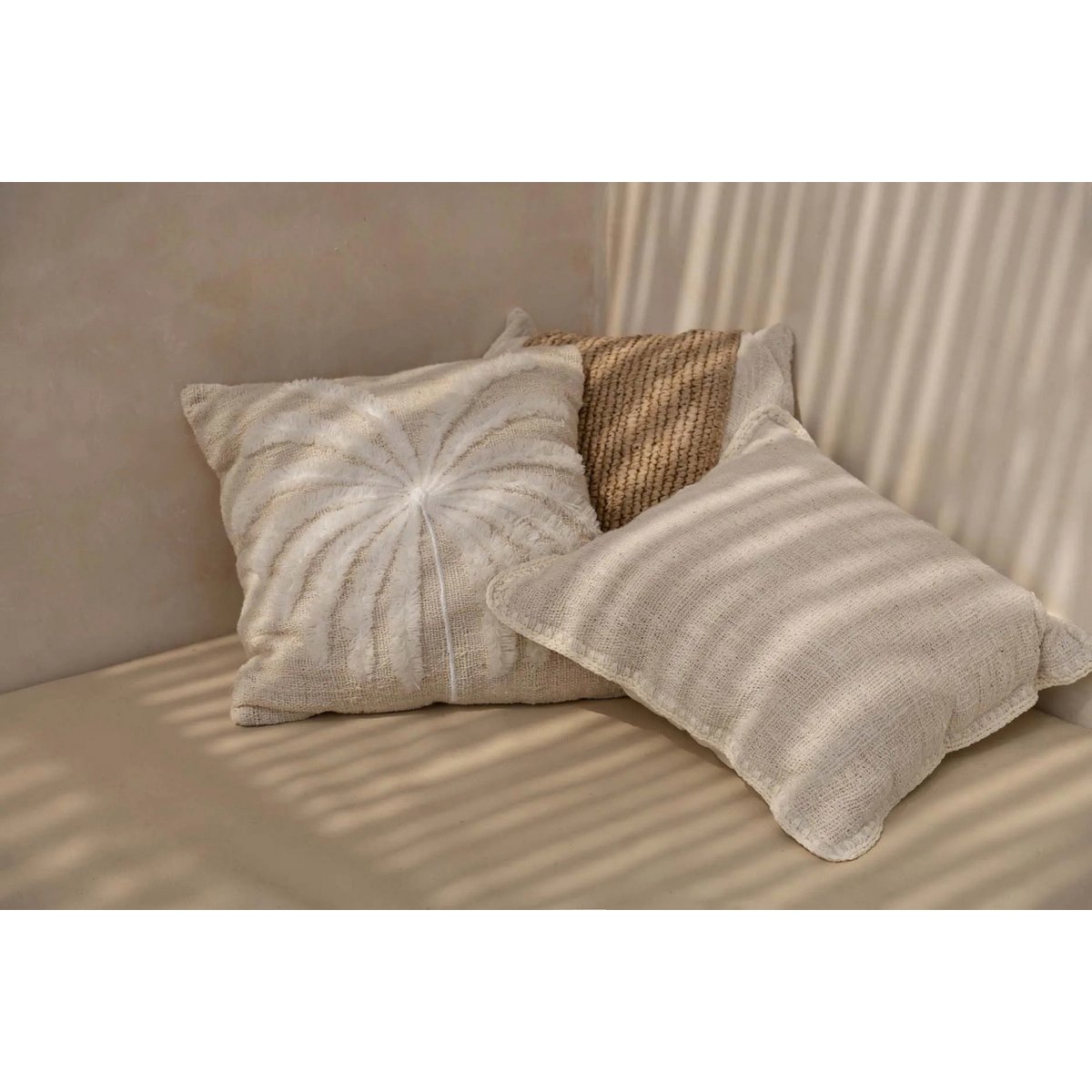 Kussenhoes raffia- en katoenen Isla palm wit