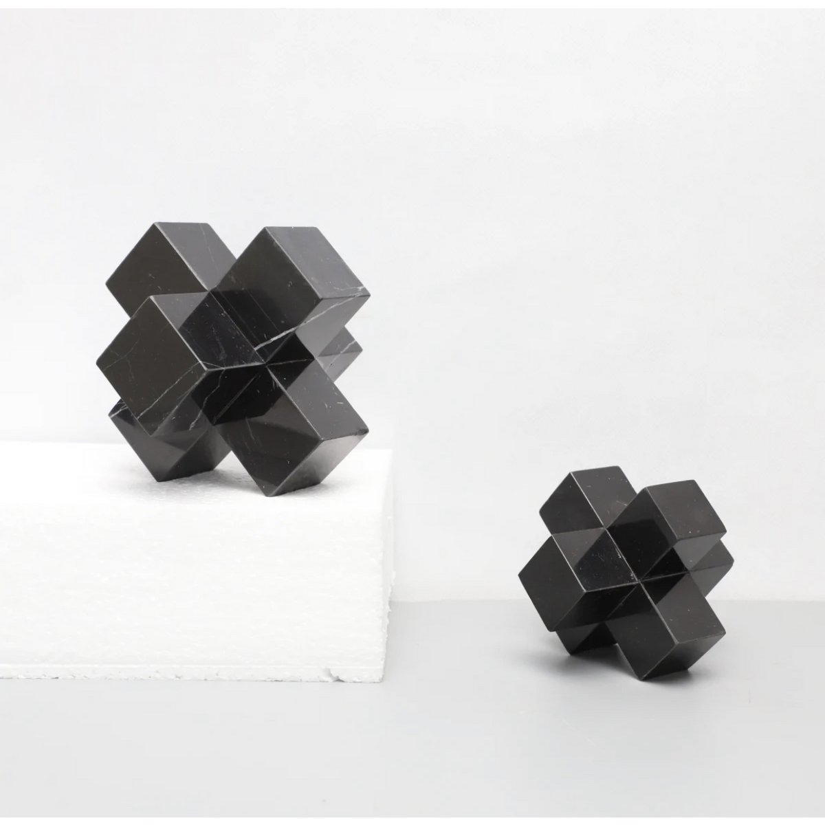 Marmeren kruis Lux zwart - 9 cm