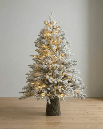 Kerstboom Besneeuwd - 600 Led Houten Basis Kunst Donkergroen - OutHome