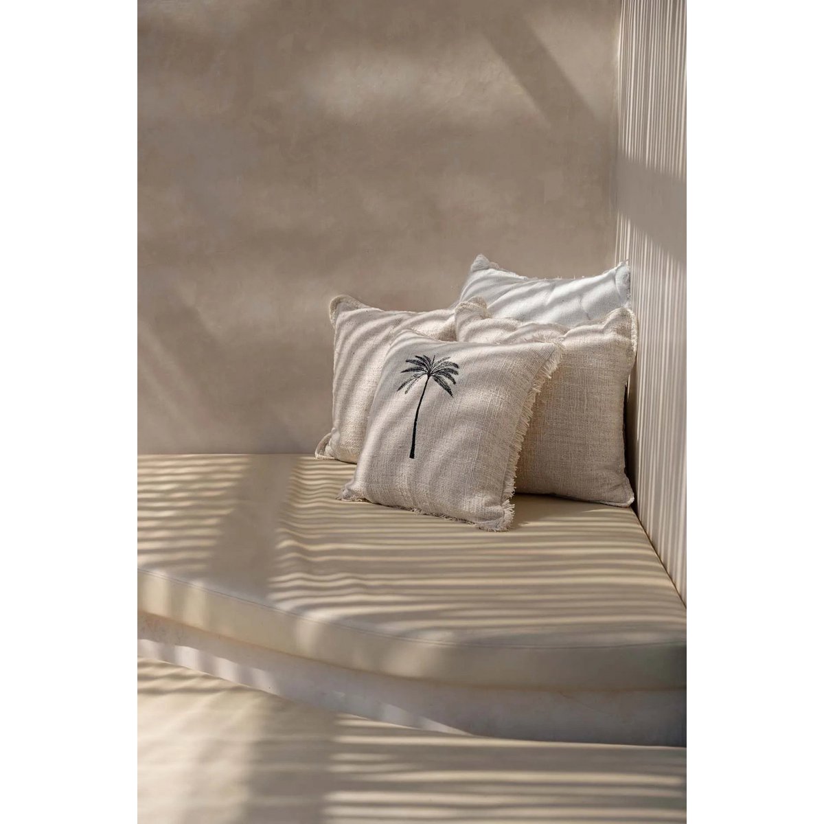 Kussenhoes Gili palm natuurlijk zwart