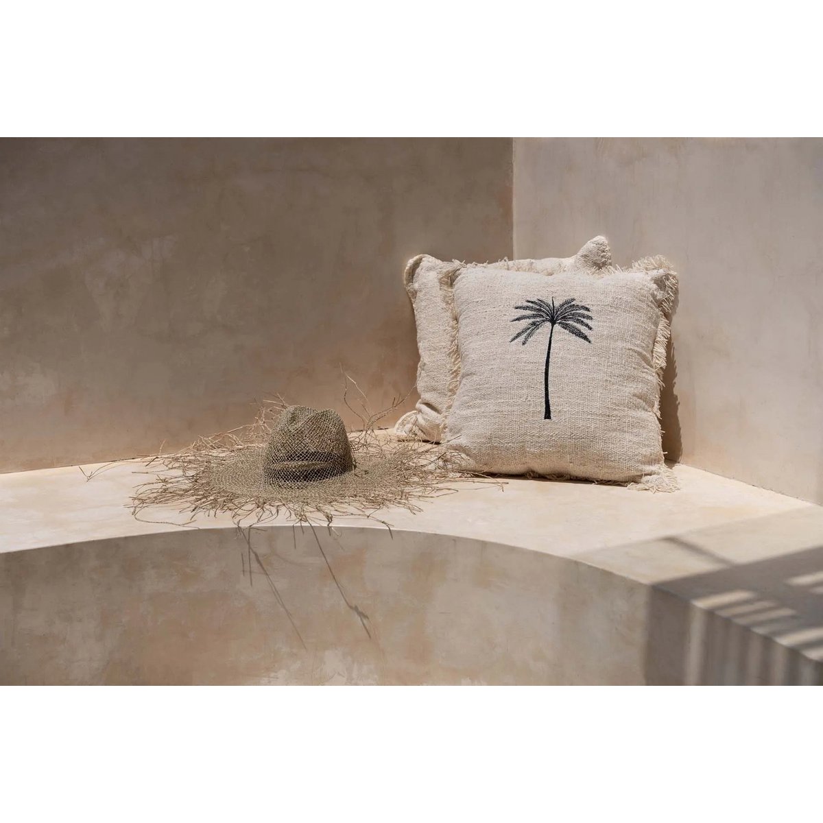 Kussenhoes Gili palm natuurlijk zwart
