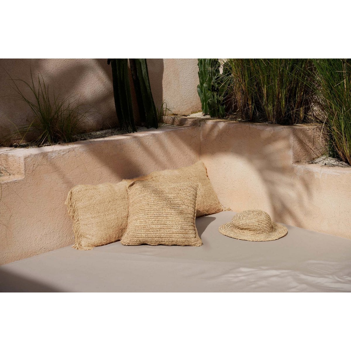 Katoen kussenhoes Oh my gee beige - 35 x 100 cm