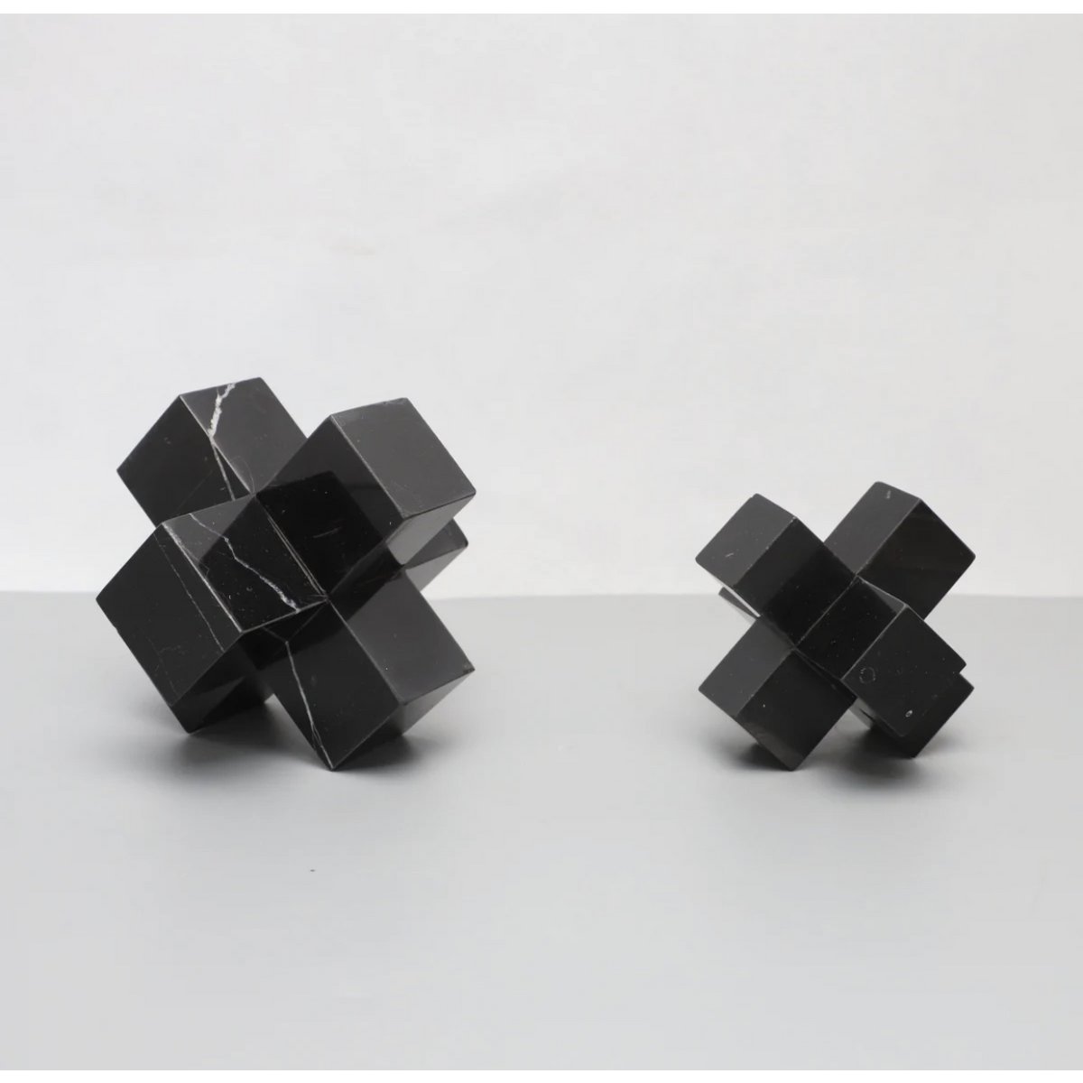 Marmeren kruis Groot zwart - 15 cm