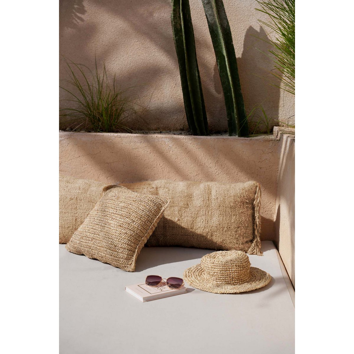 Katoen kussenhoes Oh my gee beige - 35 x 100 cm